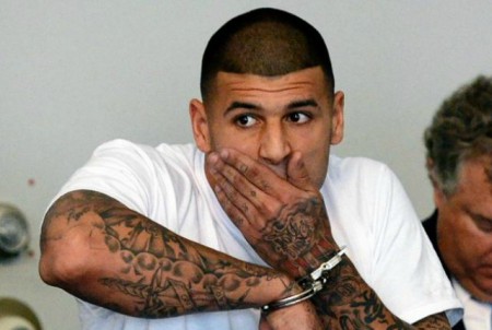 AARON HERNANDEZ PARTICIPA EN UNA PELEA DENTRO DE PRISIÓN